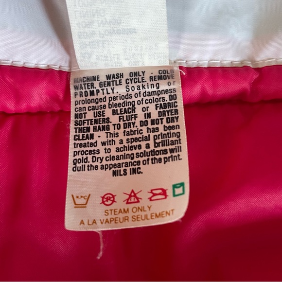 NILS Pink insulated ski
Printed Coat pink and gold
Size: S - Picture 5 of 10